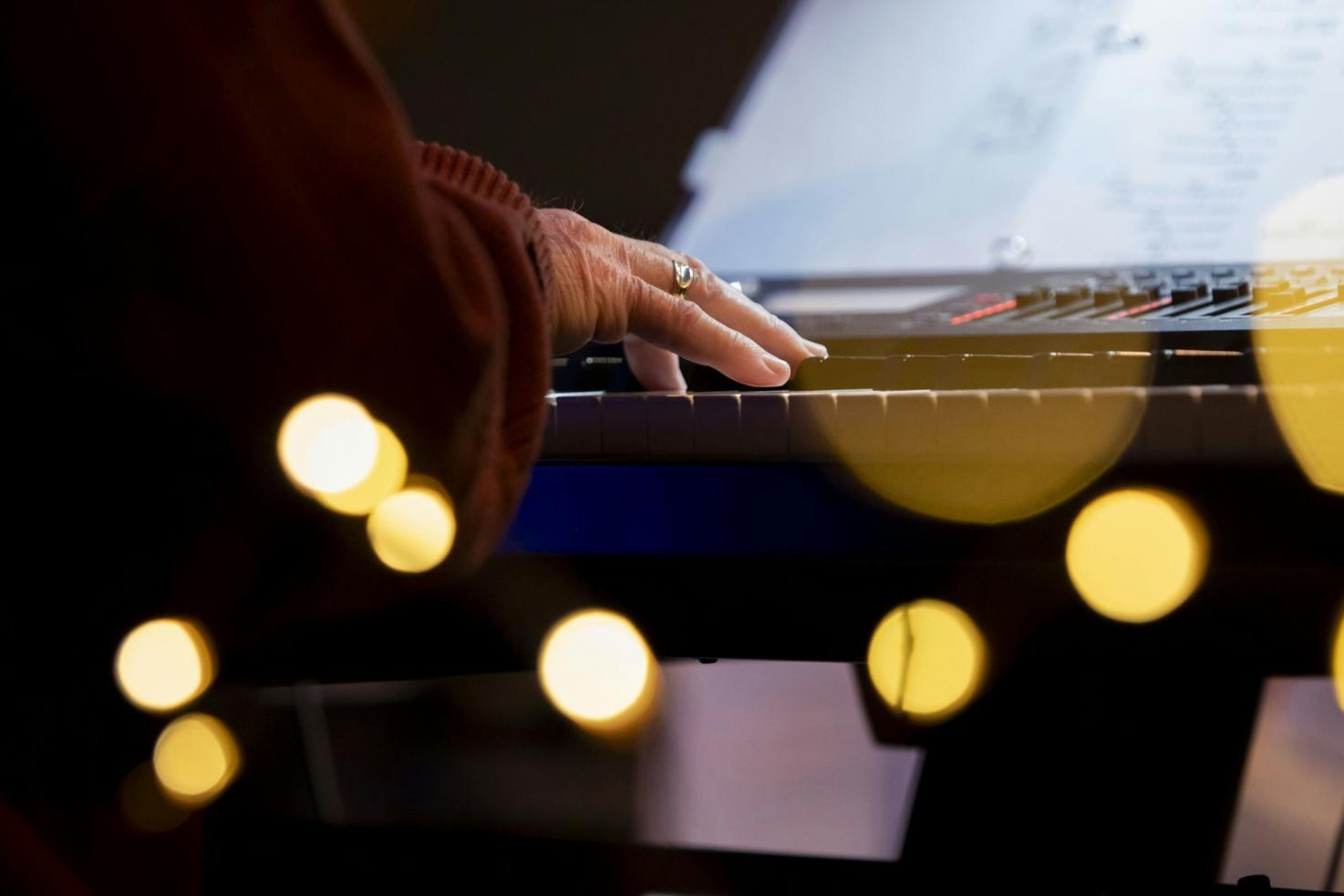 Klassische Partitur mit komplexen Harmonien und Notationen